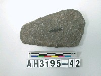 藏品(中型舌刃打製石斧)的圖片